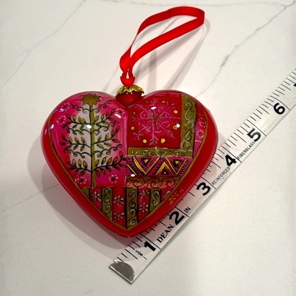 Heart Hand Painted Glass Christmas Ornament made in 2004 Christmas Decorations - Picture 4 of 4